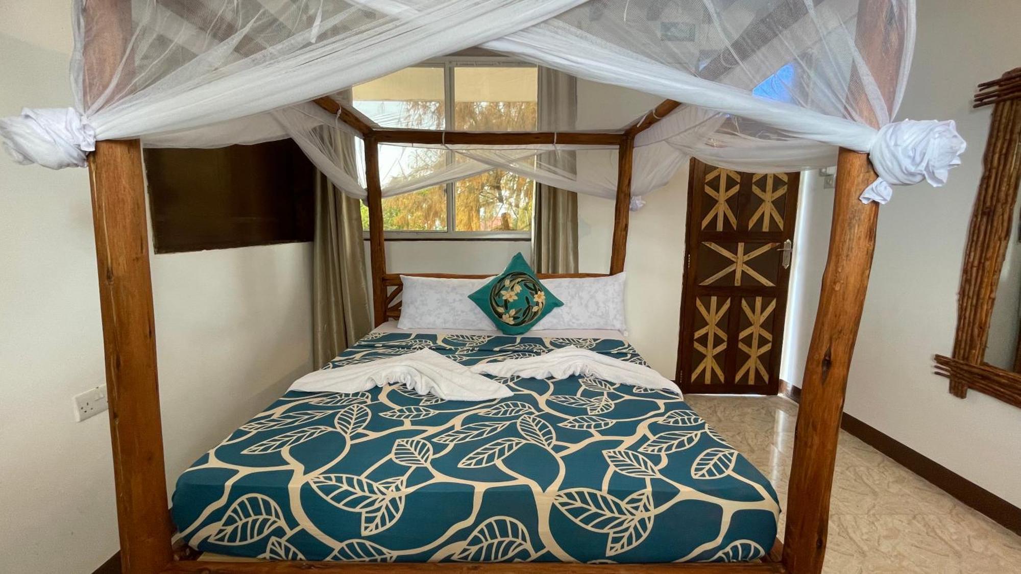 Aquarium House Hostel *