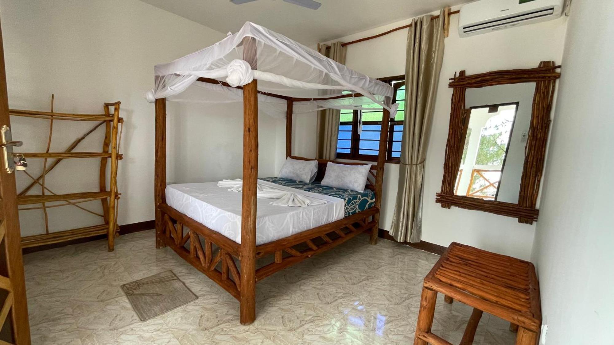 Hostel Aquarium House